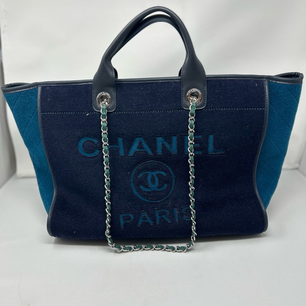 Chanel Soft Oversized Handbag: Elegant and Spacious